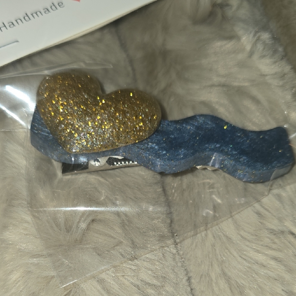 Elegant Gold and Blue Heart Hair Accessory - Picture 5 of 6